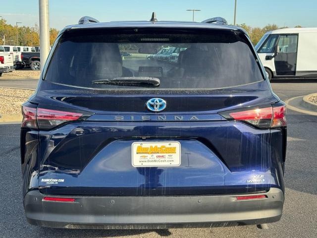 2021 Toyota Sienna Vehicle Photo in COLUMBIA, MO 65203-3903