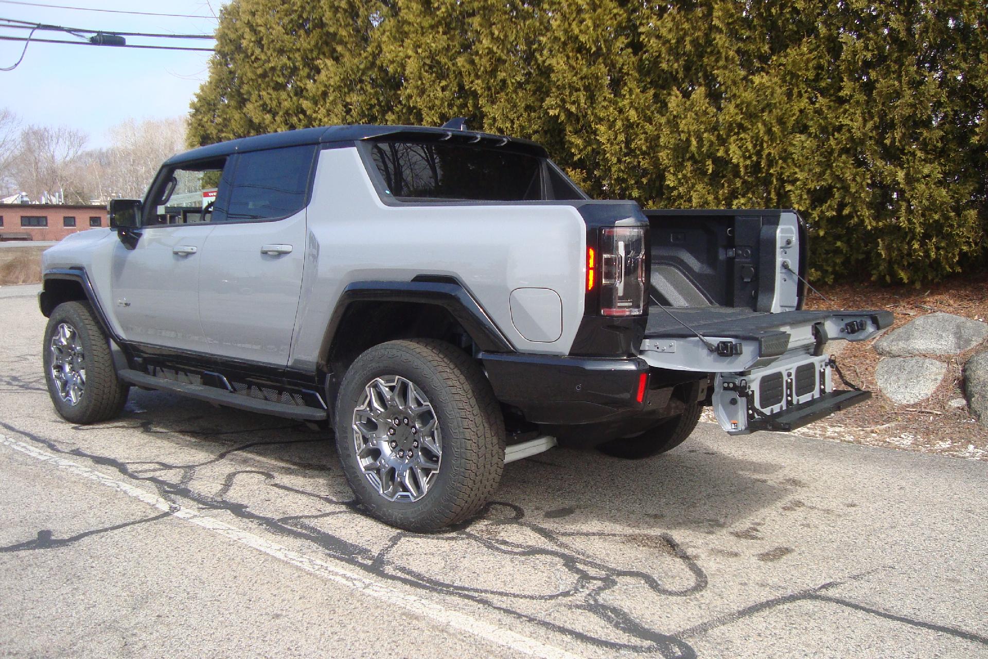 2025 GMC HUMMER EV Pickup Vehicle Photo in PORTSMOUTH, NH 03801-4196