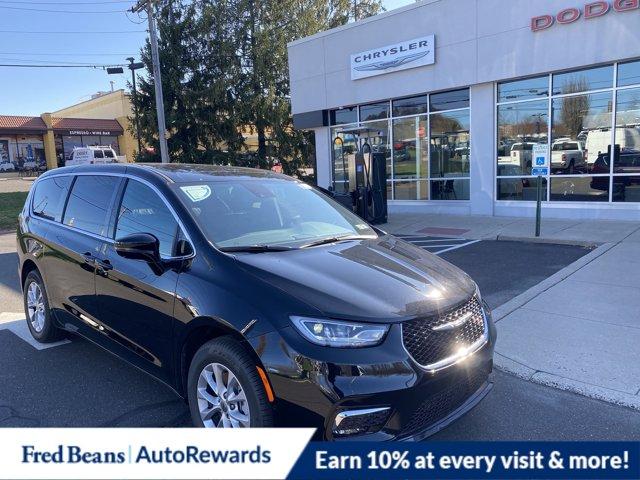 2025 Chrysler Pacifica Vehicle Photo in Doylsetown, PA 18901