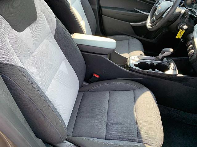2024 Chevrolet Trax Vehicle Photo in MOON TOWNSHIP, PA 15108-2571