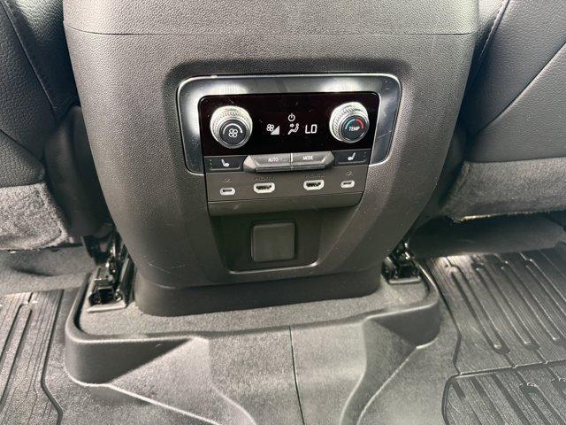 2024 GMC Yukon XL Vehicle Photo in LEOMINSTER, MA 01453-2952