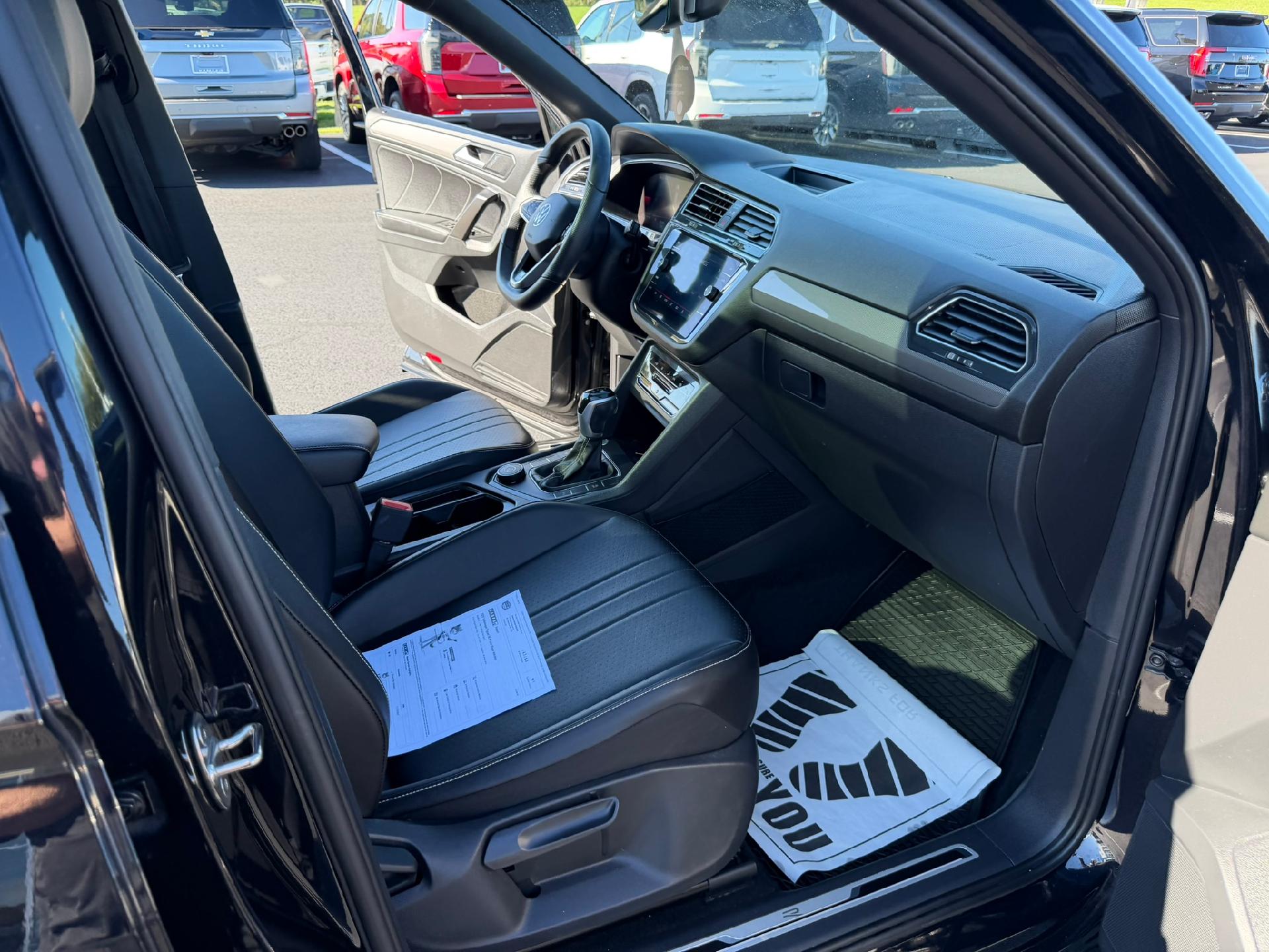 2022 Volkswagen Tiguan photo 35 of 37