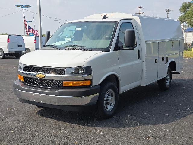 2025 Chevrolet Express Commercial Cutaway Vehicle Photo in INDEPENDENCE, MO 64055-1314