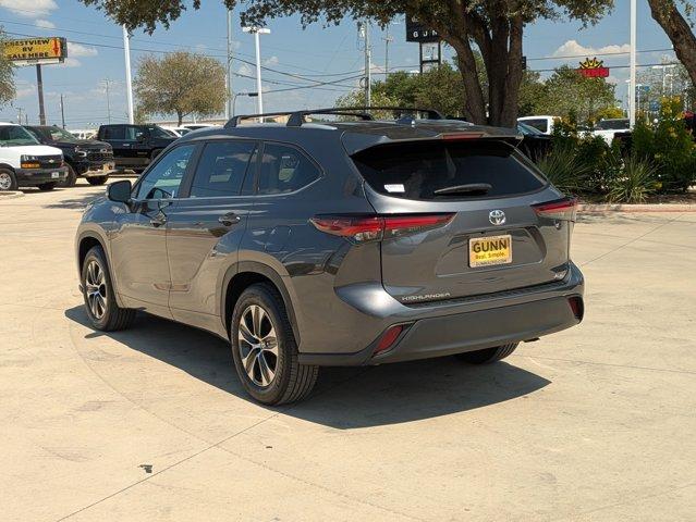 2024 Toyota Highlander Vehicle Photo in SELMA, TX 78154-1459