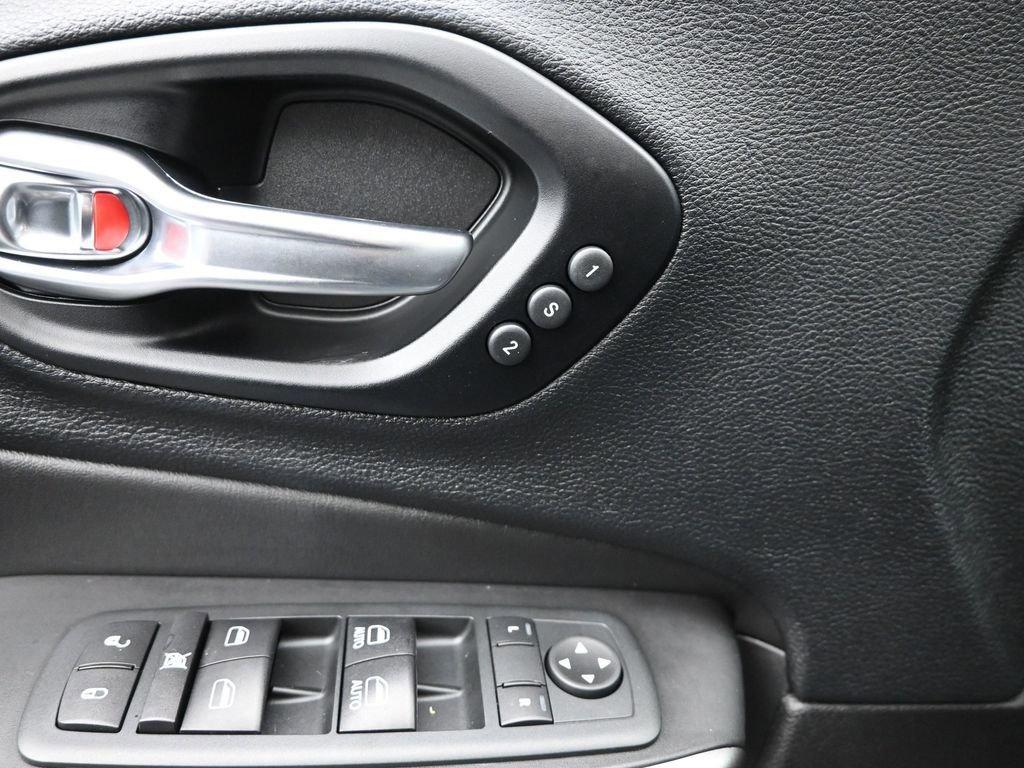 2020 Jeep Cherokee Vehicle Photo in Cedar Rapids, IA 52402