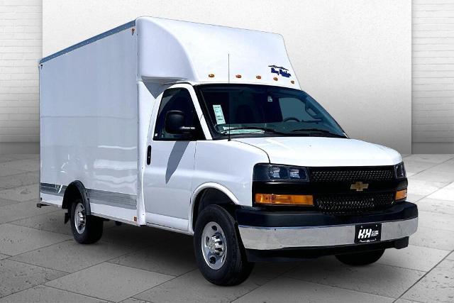 Summit White 2026 Chevrolet Express Chassis Van Rear-Wheel Drive 8-Speed Automatic