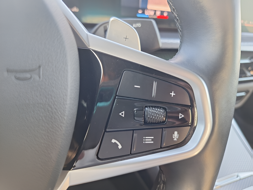 2026 BMW 3 Series photo 13 of 29