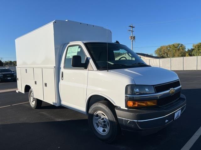 2025 Chevrolet Express Commercial Cutaway Vehicle Photo in Neenah, WI 54956
