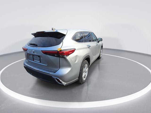 2022 Toyota Highlander Vehicle Photo in Pleasant Hills, PA 15236