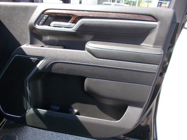 2025 GMC Sierra 2500 HD Vehicle Photo in LOWELL, MA 01852-4336