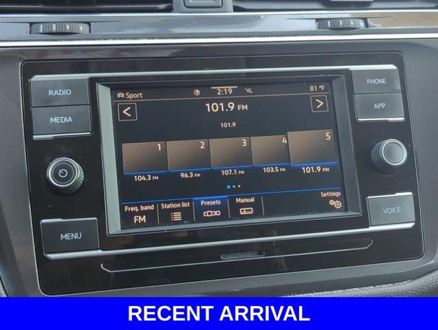 2020 Volkswagen Tiguan Vehicle Photo in Merrillville, IN 46410