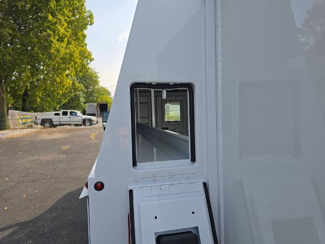 2025 Chevrolet Express Commercial Cutaway Vehicle Photo in INDEPENDENCE, MO 64055-1314