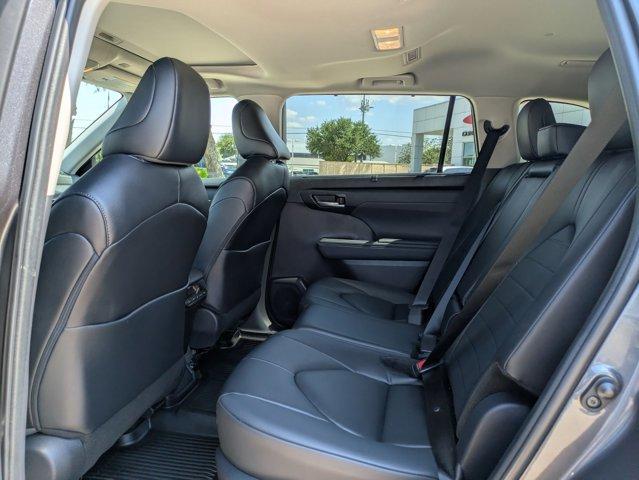 2024 Toyota Highlander Vehicle Photo in SELMA, TX 78154-1459