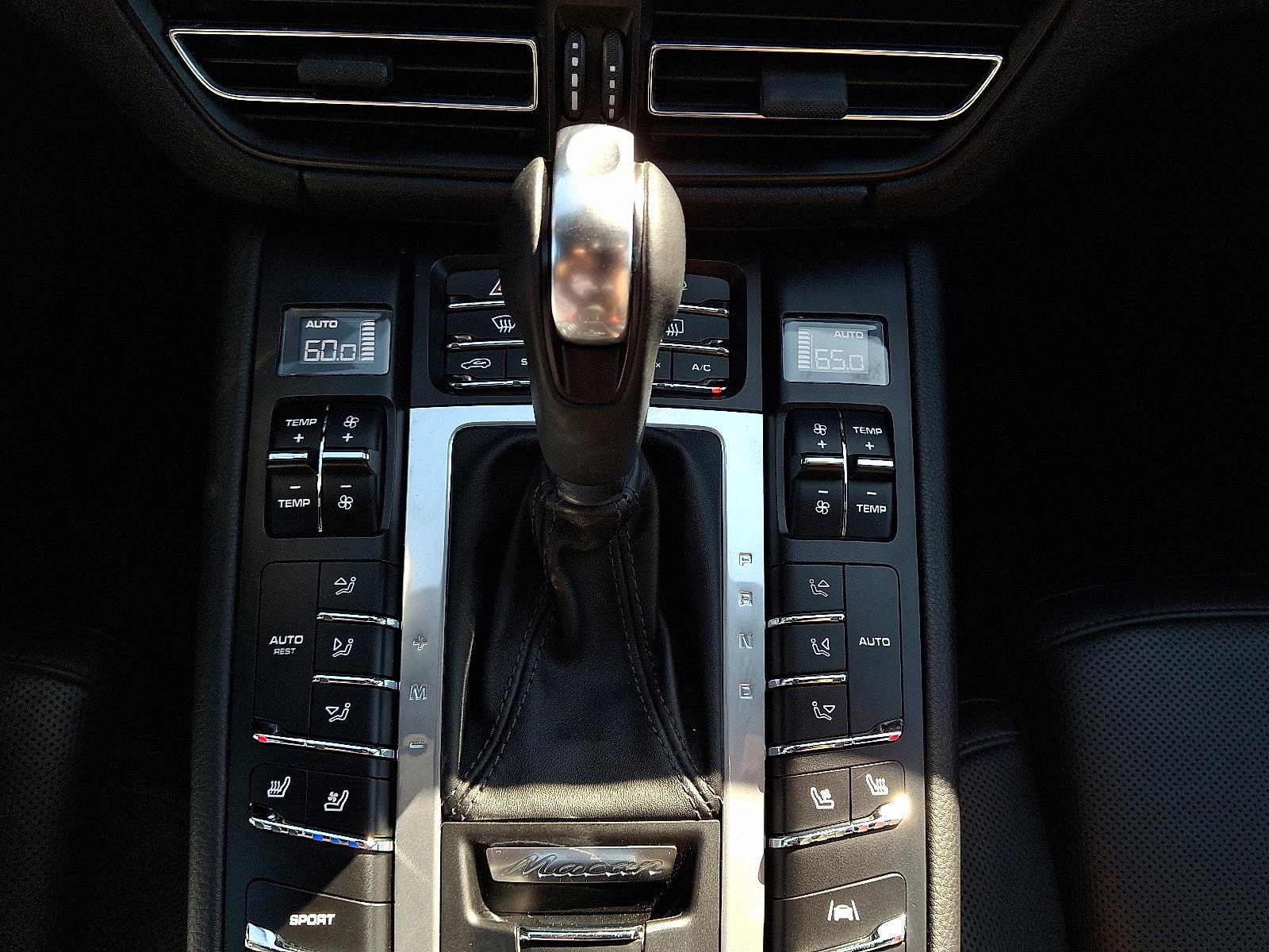 2021 Porsche Macan Vehicle Photo in Willow Grove, PA 19090