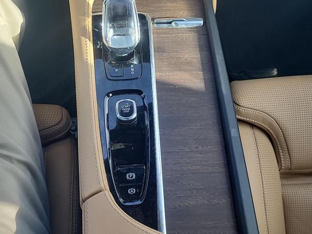 2025 Volvo V90 Cross Country Vehicle Photo in KANSAS CITY, MO 64114-4545