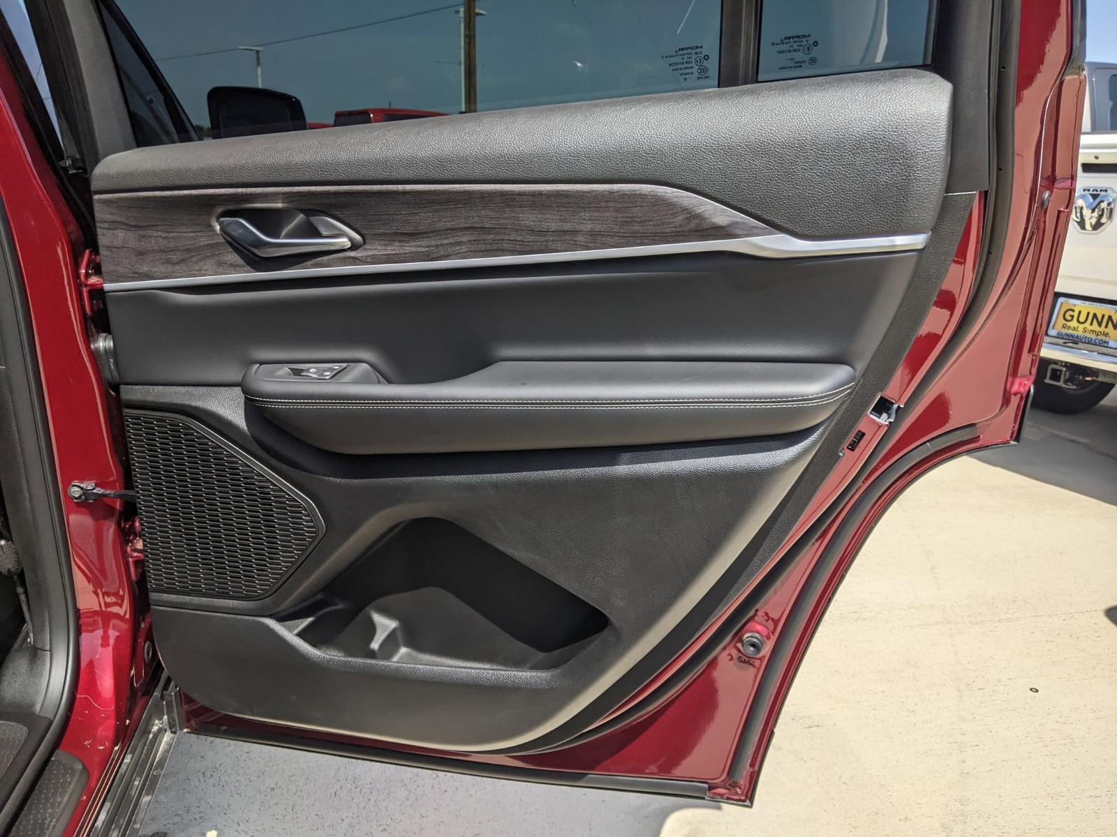 2025 Jeep Grand Cherokee L Vehicle Photo in Seguin, TX 78155