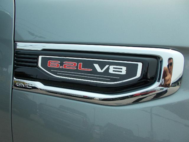 2024 GMC Sierra 1500 Vehicle Photo in LOWELL, MA 01852-4336