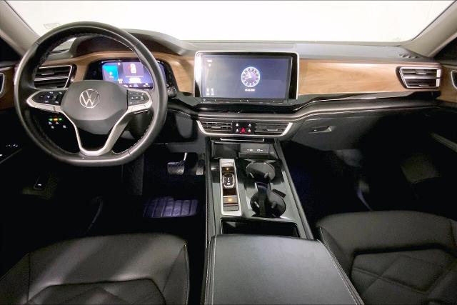 2024 Volkswagen Atlas Vehicle Photo in INDEPENDENCE, MO 64055-1314