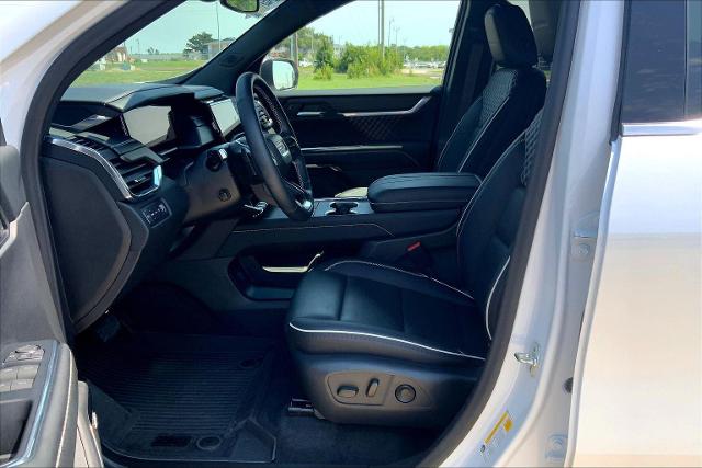 2024 GMC Acadia Vehicle Photo in TOPEKA, KS 66609-0000