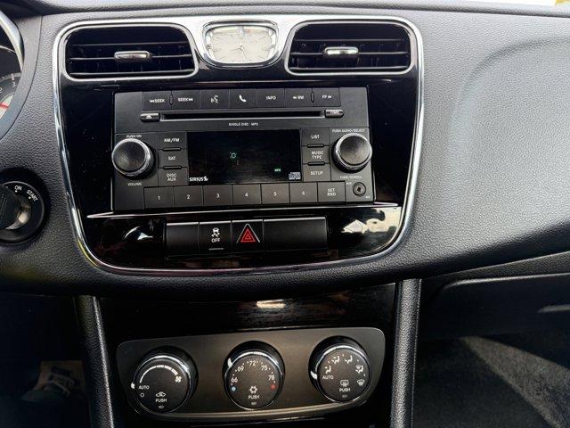 2011 Chrysler 200 Vehicle Photo in LEOMINSTER, MA 01453-2952