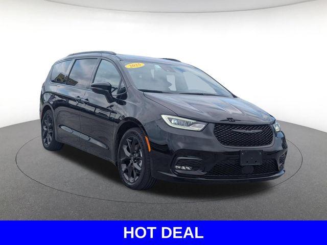 2025 Chrysler Pacifica Vehicle Photo in Merrillville, IN 46410
