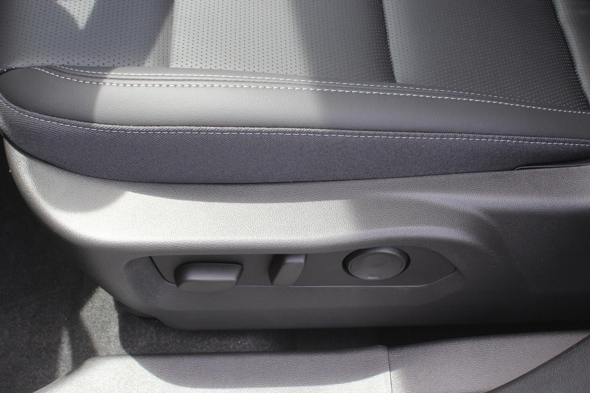 2025 Buick Envision Vehicle Photo in AURORA, CO 80012-4011