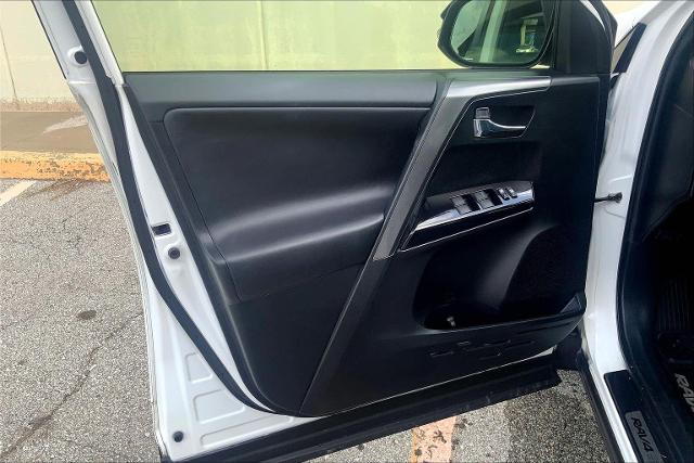 2016 Toyota RAV4 Vehicle Photo in KANSAS CITY, MO 64114-4545