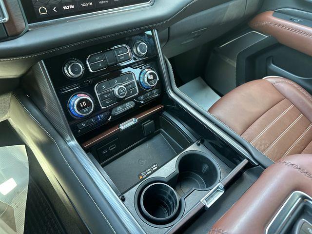 2023 GMC Yukon XL Vehicle Photo in Pleasant Hills, PA 15236