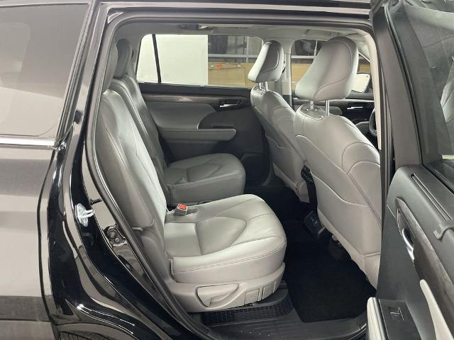 2024 Toyota Highlander Vehicle Photo in GILBERT, AZ 85297-0402