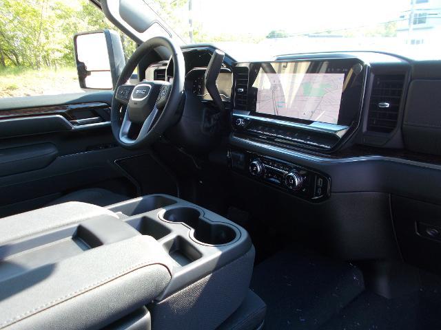 2025 GMC Sierra 2500 HD Vehicle Photo in LOWELL, MA 01852-4336