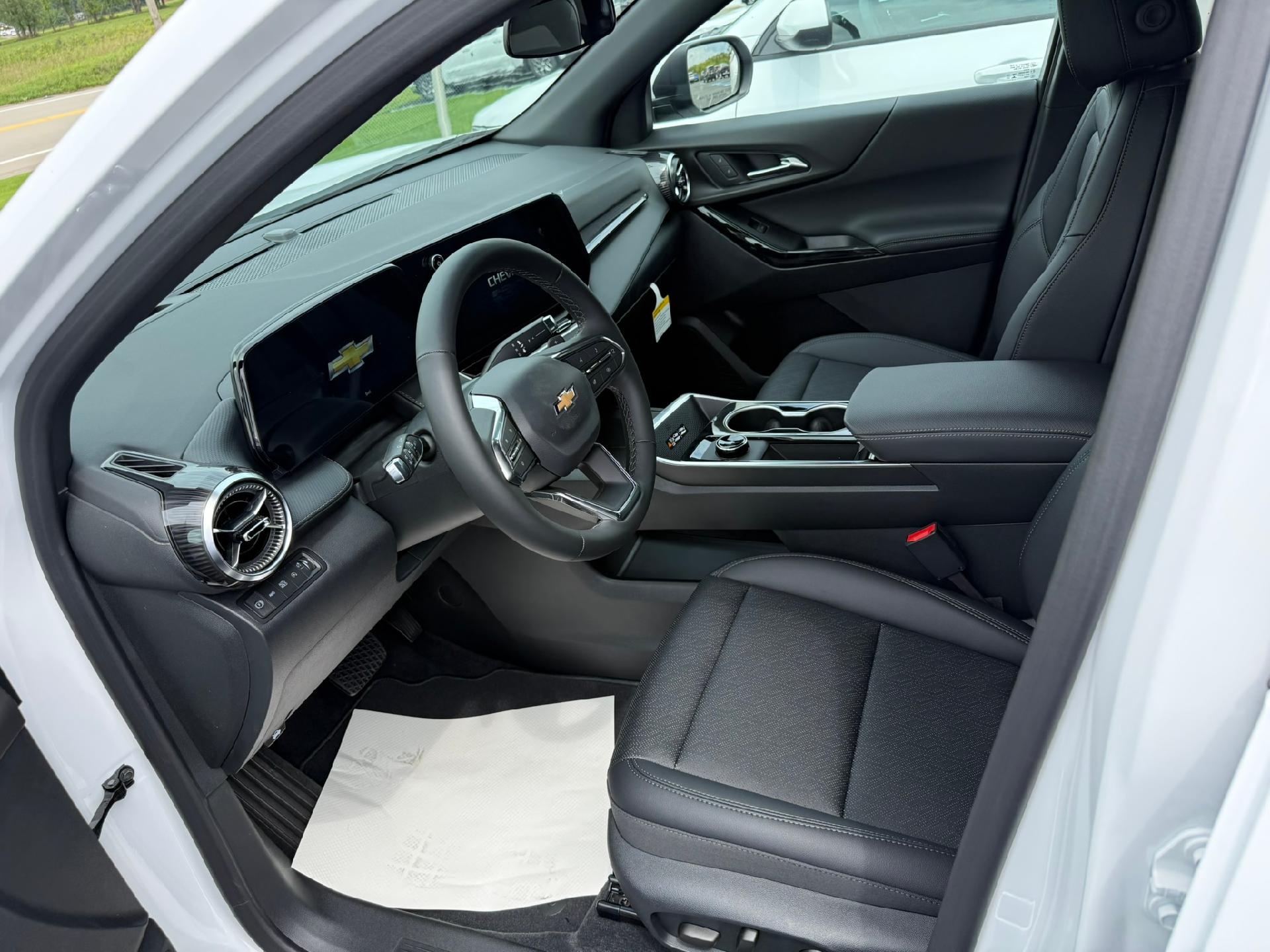 2027 Chevrolet Equinox LT - 10