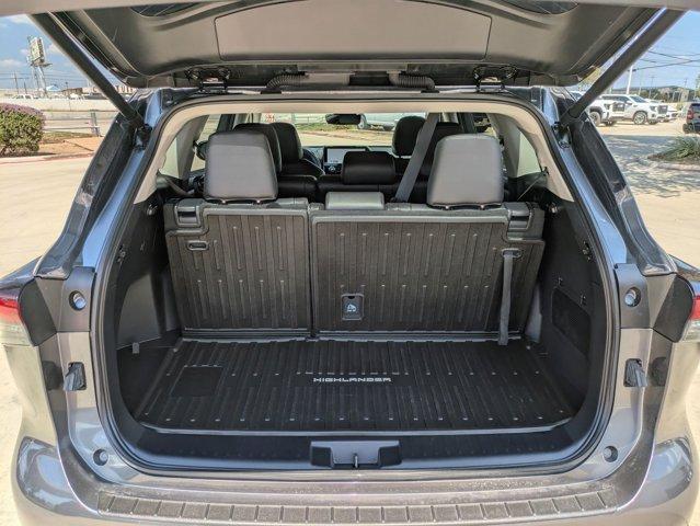 2024 Toyota Highlander Vehicle Photo in SELMA, TX 78154-1459