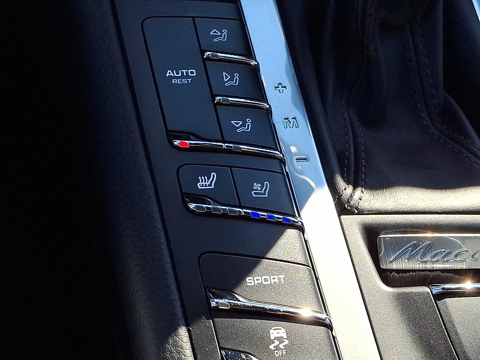 2021 Porsche Macan Vehicle Photo in Willow Grove, PA 19090