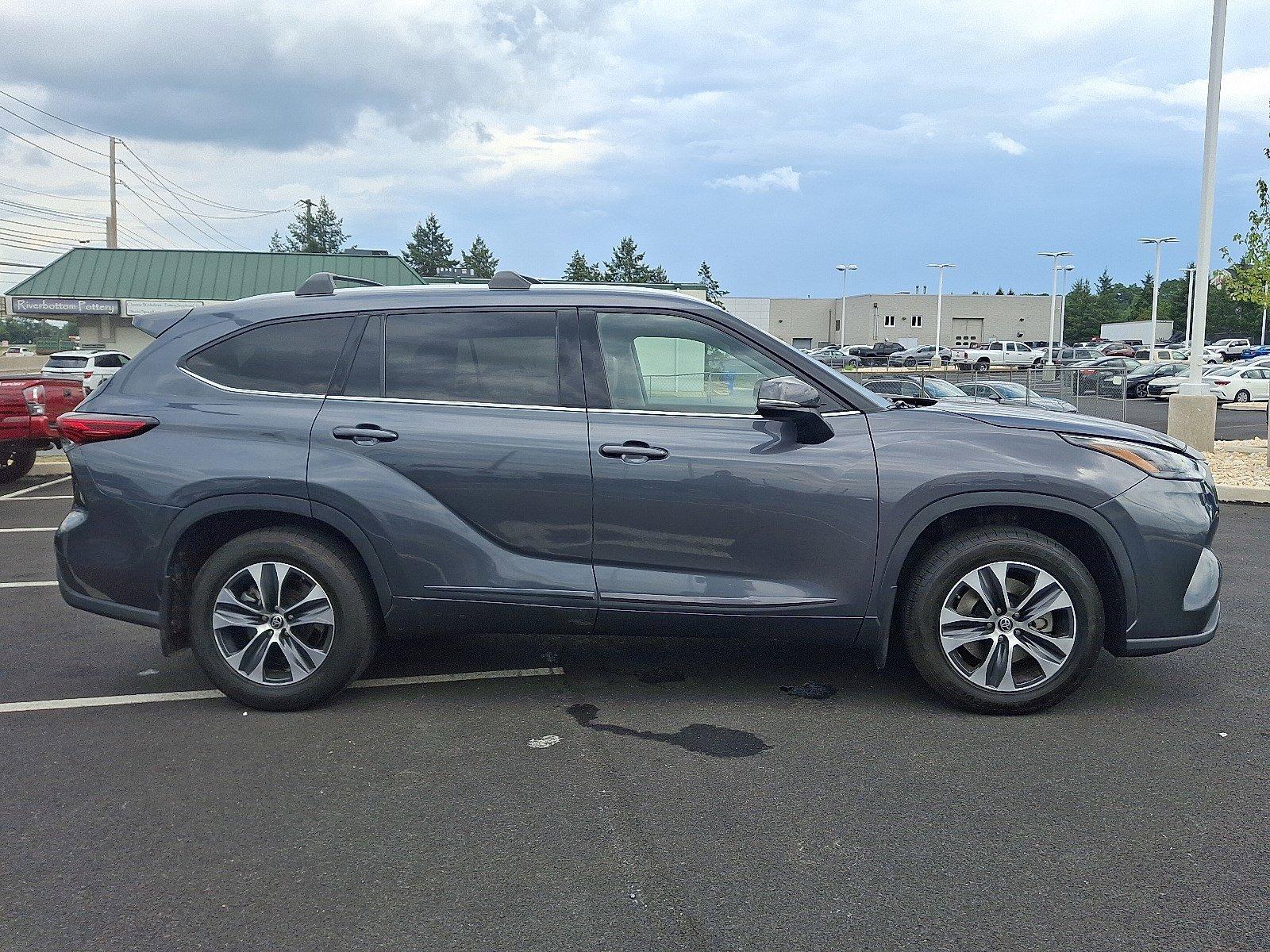 2022 Toyota Highlander Vehicle Photo in Harrisburg, PA 17111