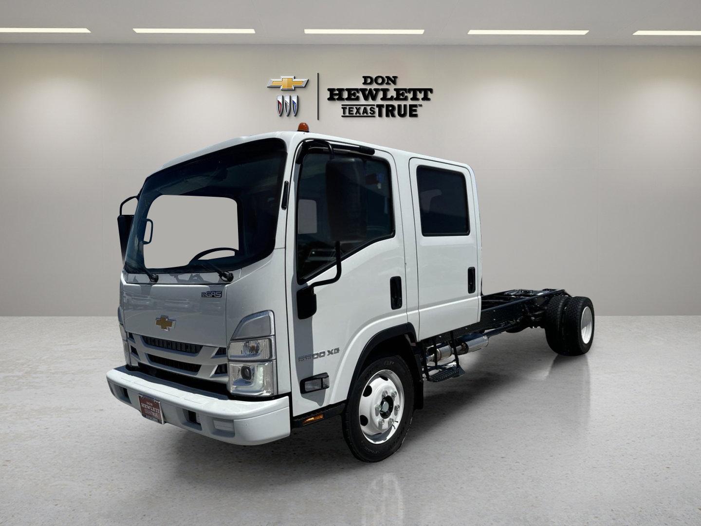 2025 Chevrolet Low Cab Forward 5500 XG Vehicle Photo in GEORGETOWN, TX 78626-7508