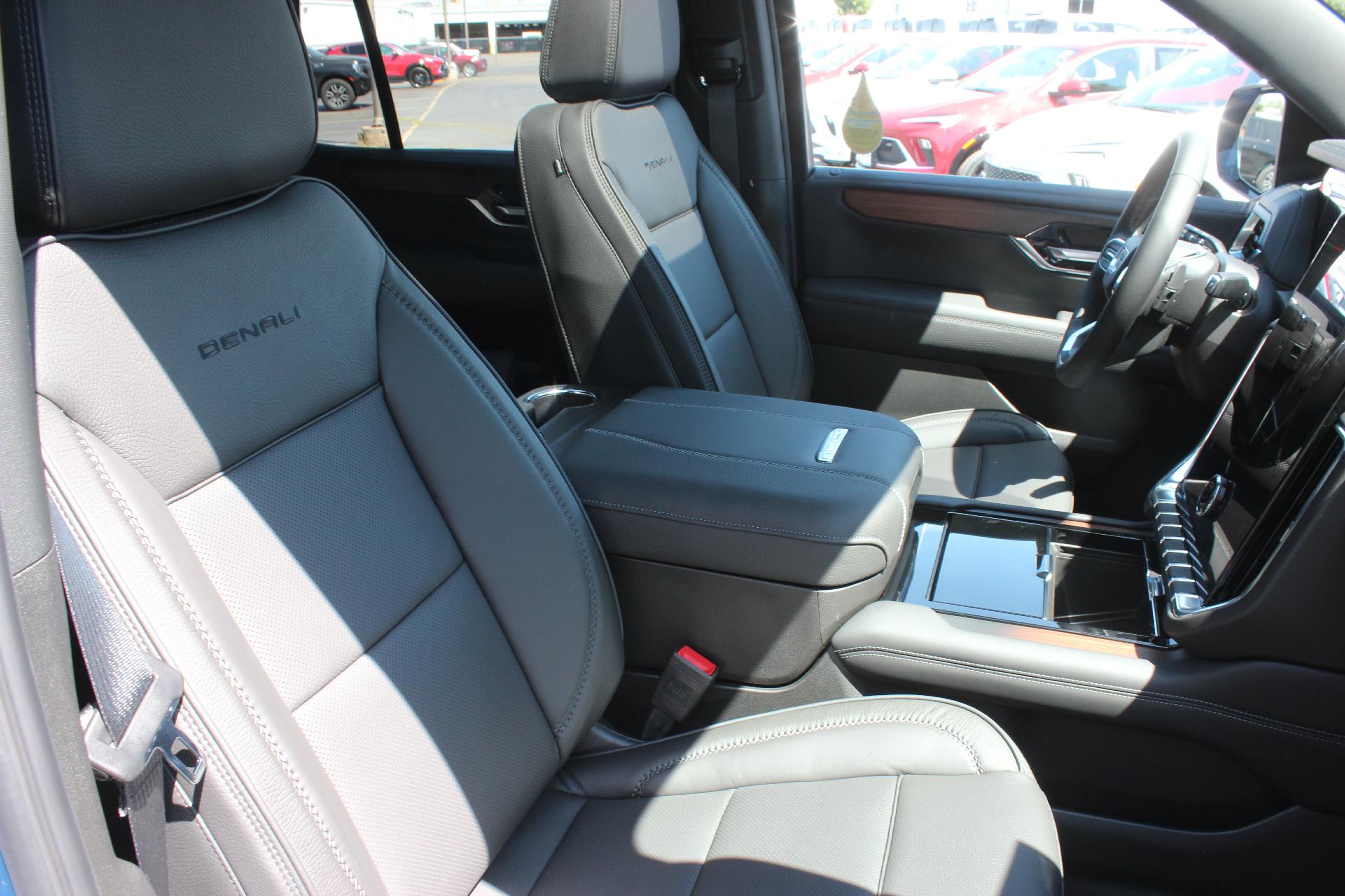 2025 GMC Yukon Vehicle Photo in AURORA, CO 80012-4011
