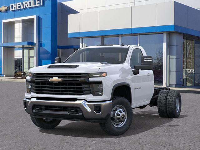 2025 Chevrolet Silverado 3500 HD Chassis Cab Vehicle Photo in DANBURY, CT 06810-5034