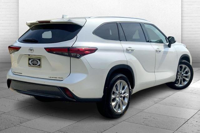 2021 Toyota Highlander Vehicle Photo in KANSAS CITY, MO 64114-4545