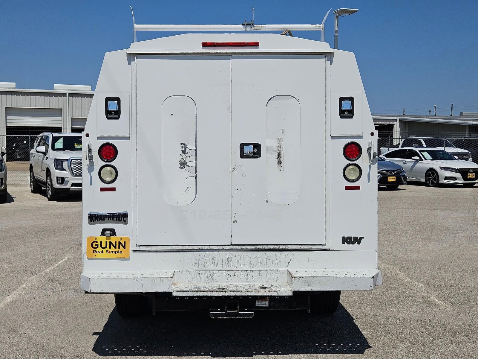 2017 Chevrolet Express Commercial Cutaway Vehicle Photo in Seguin, TX 78155