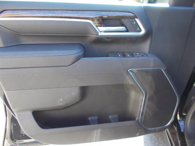 2025 GMC Sierra 2500 HD Vehicle Photo in LOWELL, MA 01852-4336