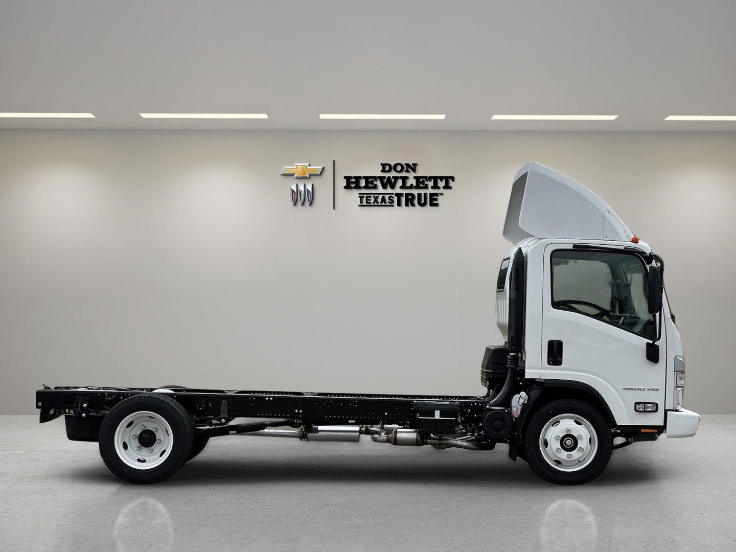 2025 Chevrolet Low Cab Forward 4500 Vehicle Photo in GEORGETOWN, TX 78626-7508