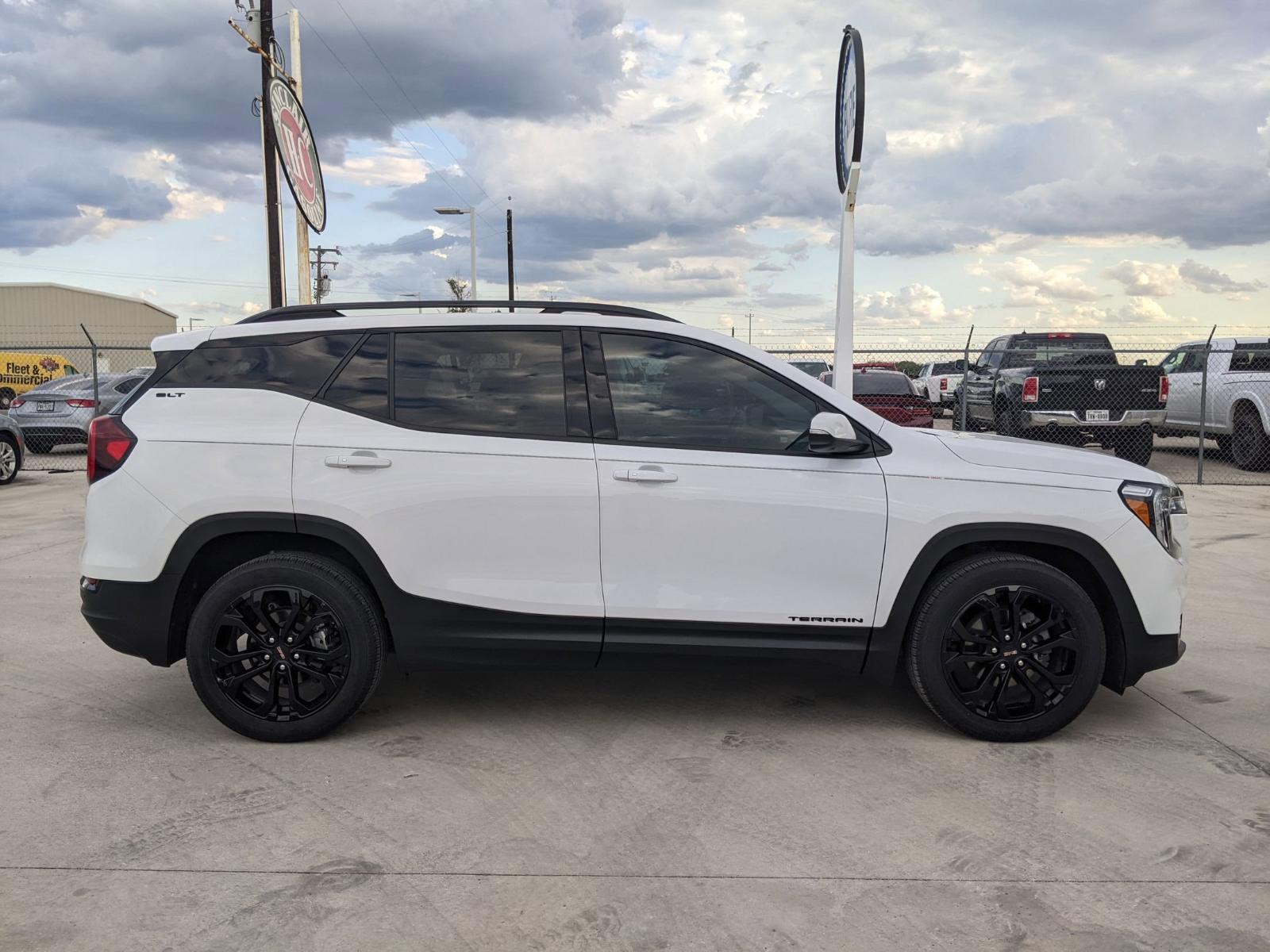 2022 GMC Terrain Vehicle Photo in Seguin, TX 78155