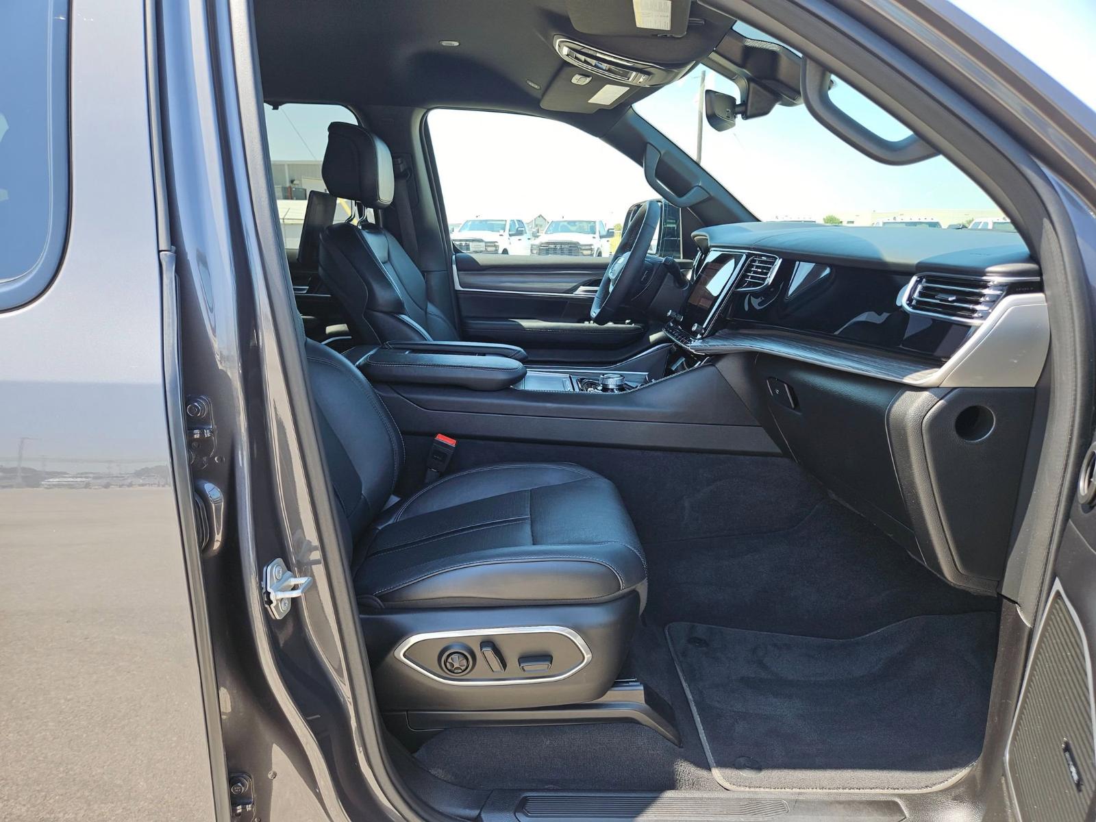 2024 Jeep Wagoneer Vehicle Photo in Seguin, TX 78155