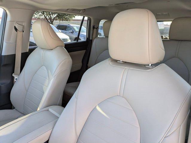 2023 Toyota Highlander Vehicle Photo in San Antonio, TX 78209