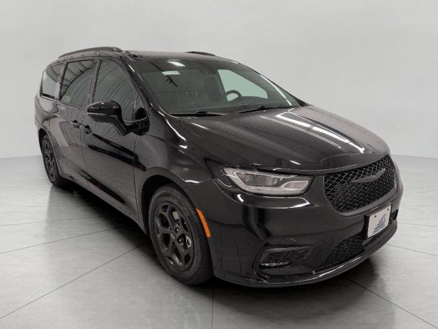 2025 Chrysler Pacifica Vehicle Photo in Neenah, WI 54956