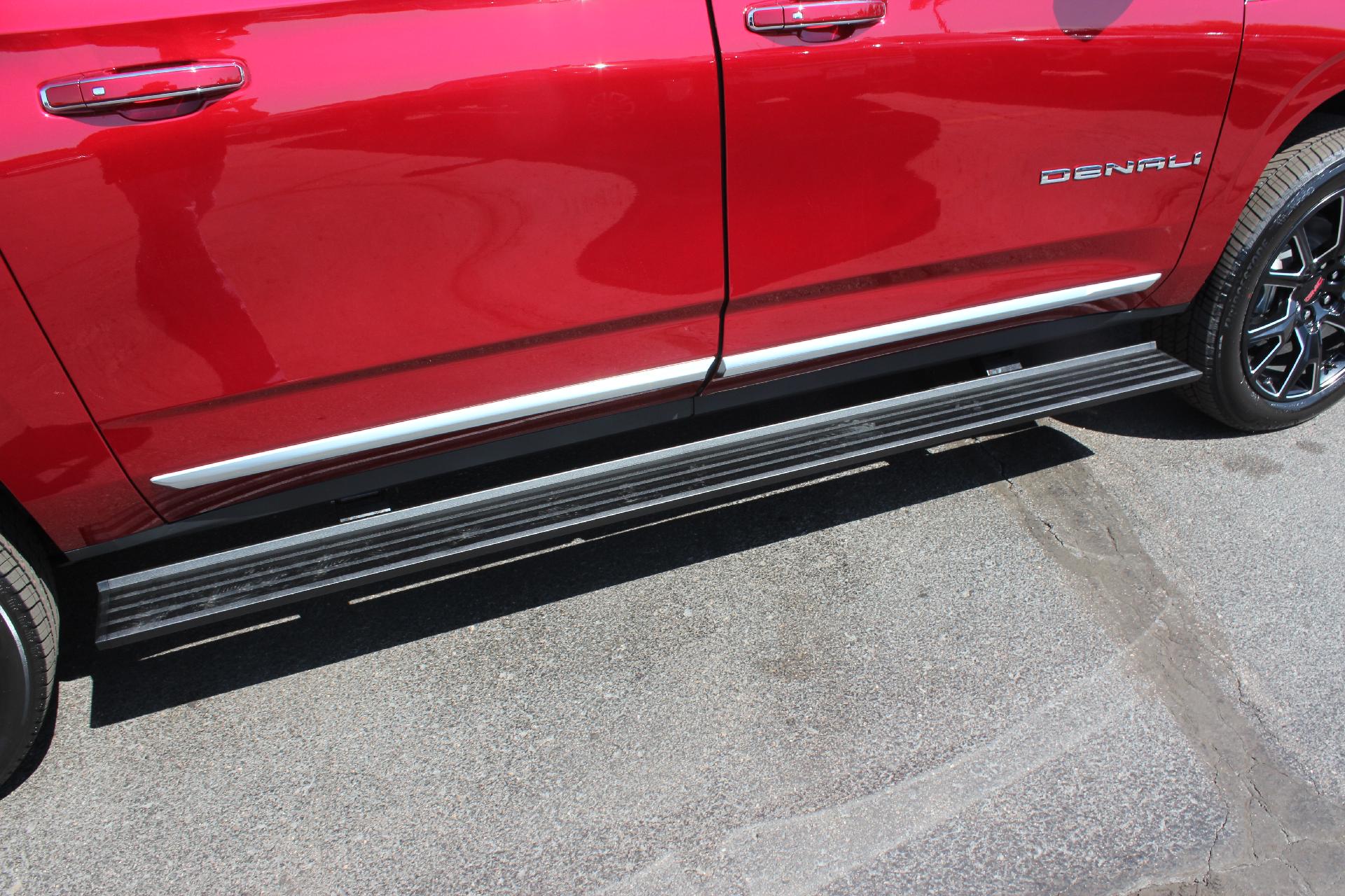2025 GMC Yukon XL Vehicle Photo in AURORA, CO 80012-4011