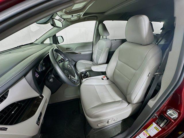 2019 Toyota Sienna Vehicle Photo in Flemington, NJ 08822