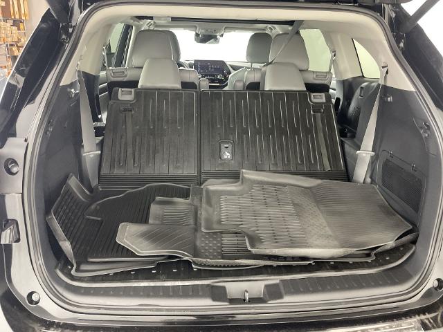 2024 Toyota Highlander Vehicle Photo in GILBERT, AZ 85297-0402