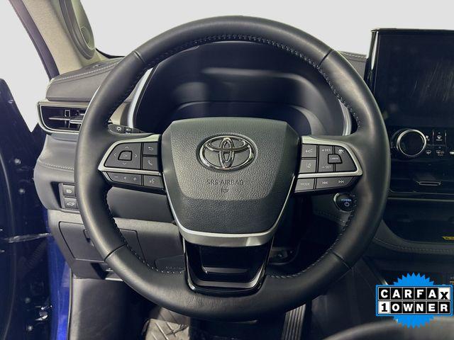 2023 Toyota Highlander Vehicle Photo in Puyallup, WA 98371