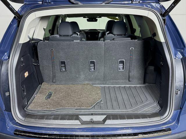 2024 Subaru Ascent Vehicle Photo in Puyallup, WA 98371